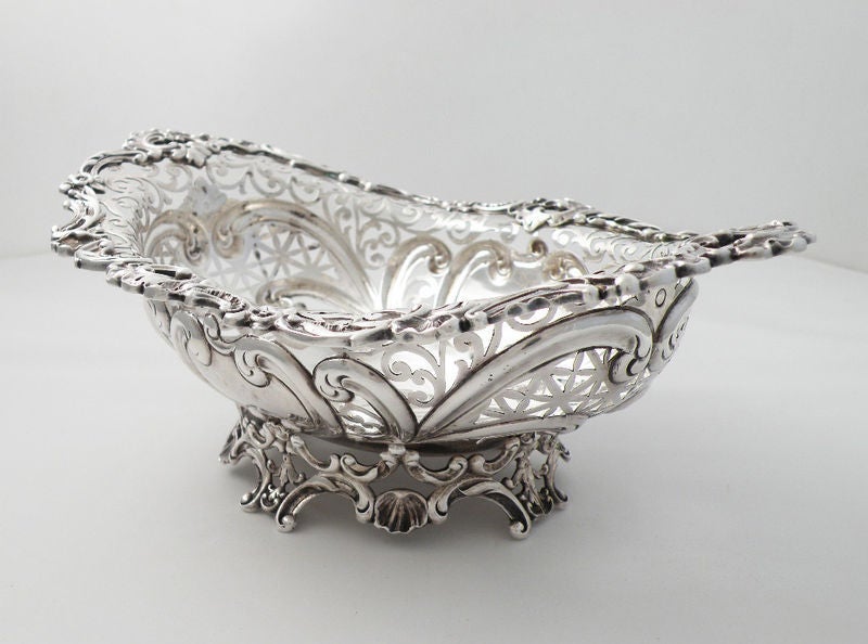 Howard Sterling Silver 2 Bowls Pierced Scrollwork 32ozs In Excellent Condition In New York, NY