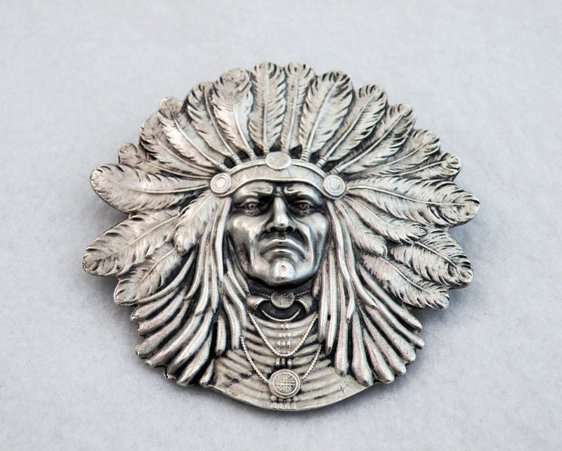 Being offered is a fine circa 1905 sterling silver silver paper clip Unger Brothers, of Newark, NJ, with a photo realistic representation of a Native American Indian.    The detail on this piece is superb -- the nose, eyes, checks, chin, etc on the