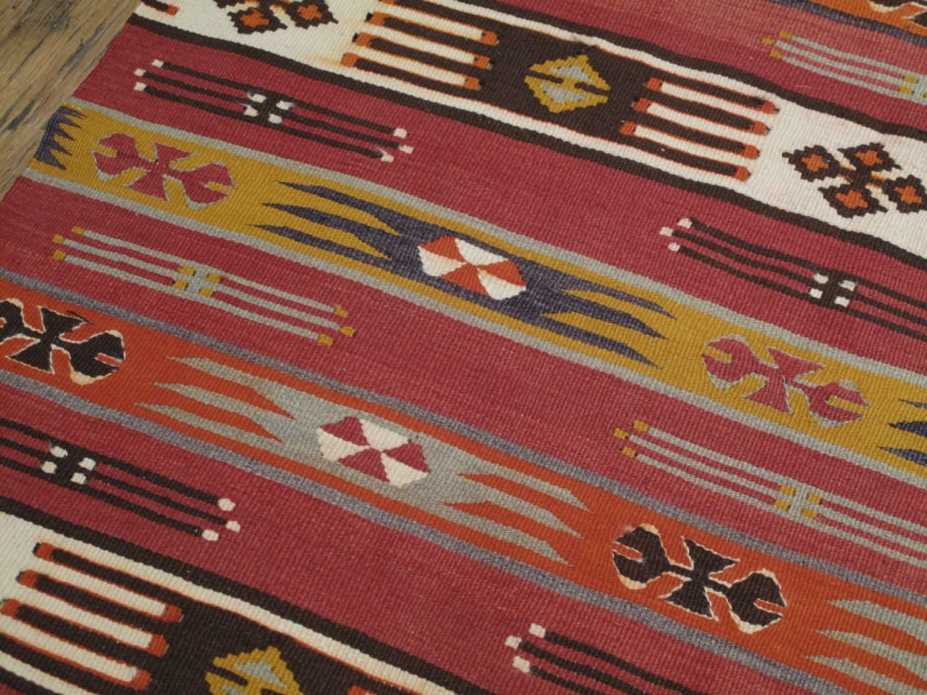 Mut Kilim Rug In Excellent Condition For Sale In New York, NY