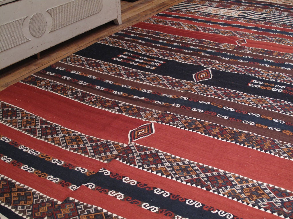 Antique Shavak Kilim Rug In Excellent Condition For Sale In New York, NY