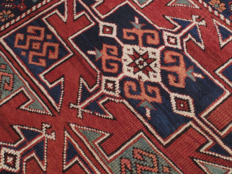 Antique Avunya Rug In Good Condition For Sale In New York, NY