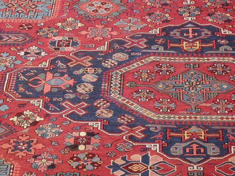 Superb Antique Sumak Rug In Good Condition In New York, NY