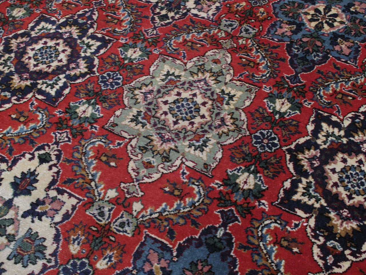 Fine Turkish Sivas Carpet In Excellent Condition In New York, NY
