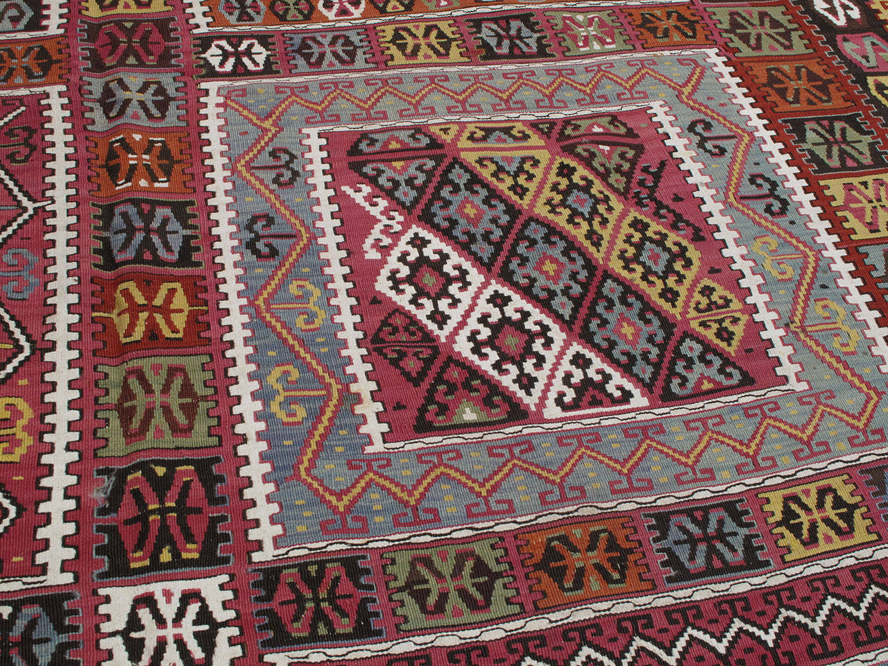 Superb Antique Bayburt Kilim Rug In Excellent Condition For Sale In New York, NY