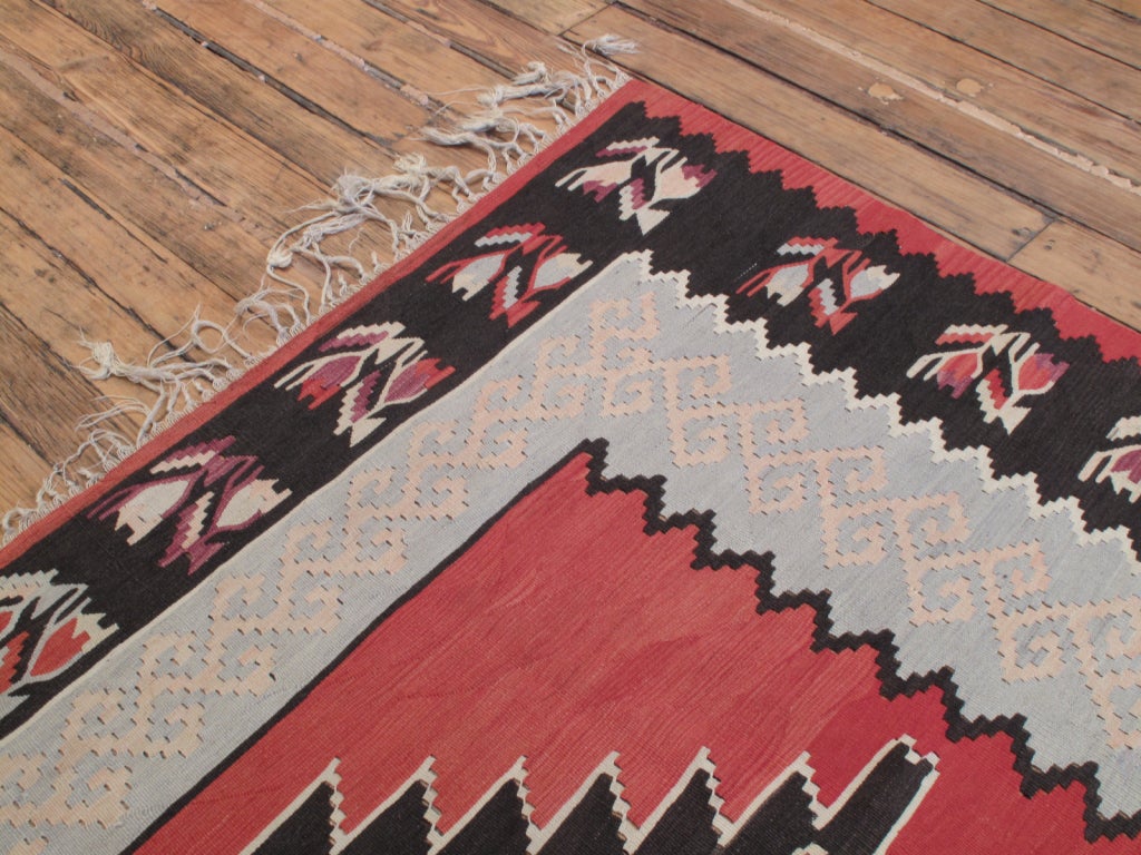 Balkan-Kilim-Teppich (Handgewebt) im Angebot