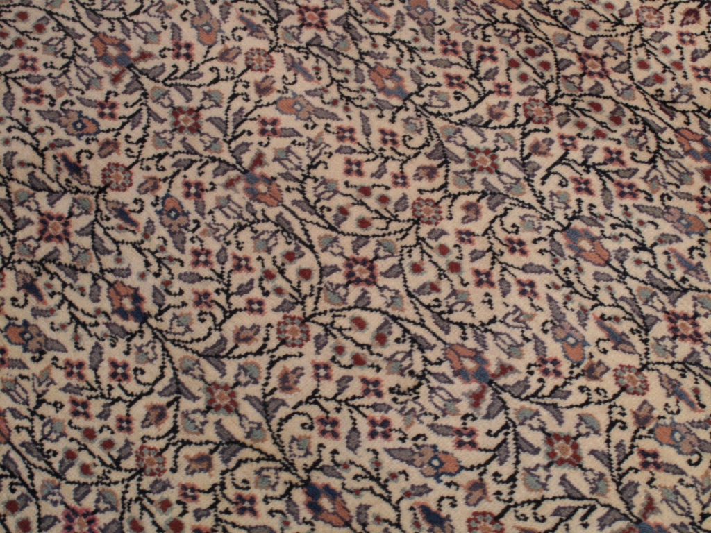 Fine Kayseri Rug In Excellent Condition For Sale In New York, NY