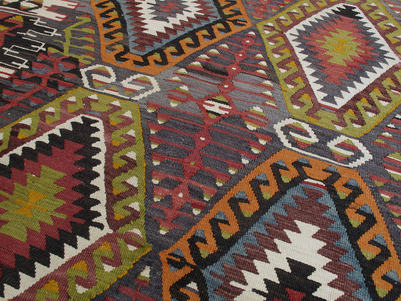 Exceptional West Anatolian Kilim Rug In Excellent Condition For Sale In New York, NY