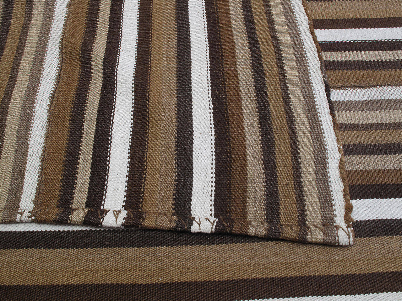 Kilim Rug with Vertical Stripes For Sale 1