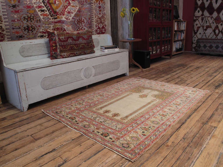 Antique Bandirma Prayer rug. An elegant rendition of the classical prayer niche theme that can be traced back to the sixteenth century. Fine prayer rugs like this, often with generous proportions, were among the preferred furnishings of wealthy