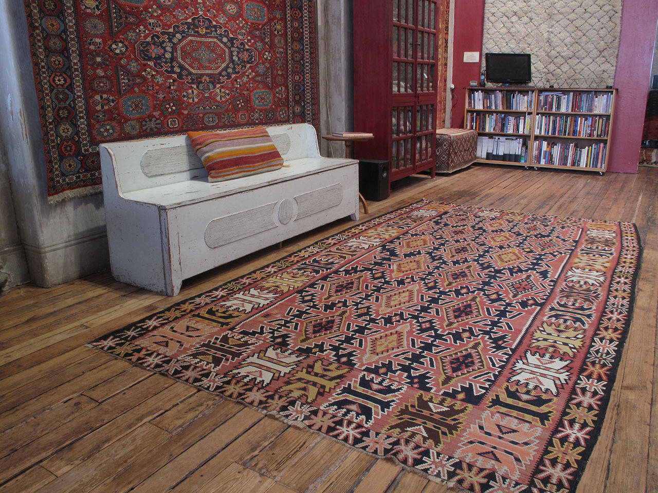 Kuba Kilim rug. A large and sturdy Kilim rug from Azerbaijan with a well-known tribal design.