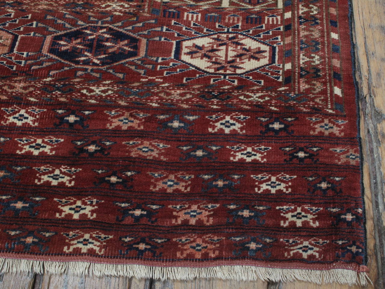 Antique Tekke Main Carpet In Good Condition For Sale In New York, NY