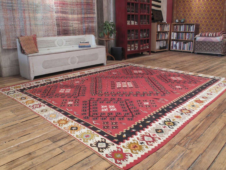 Sharkoy Kilim rug. A classic Sharkoy/Pirot kilim rug at first sight, but with lots of great details and lovely color palette. A very high quality rug example in excellent state of preservation.