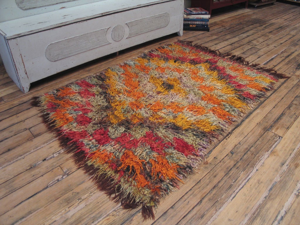 One of the most beautiful examples of this type. Fantastic colors, near perfect condition.