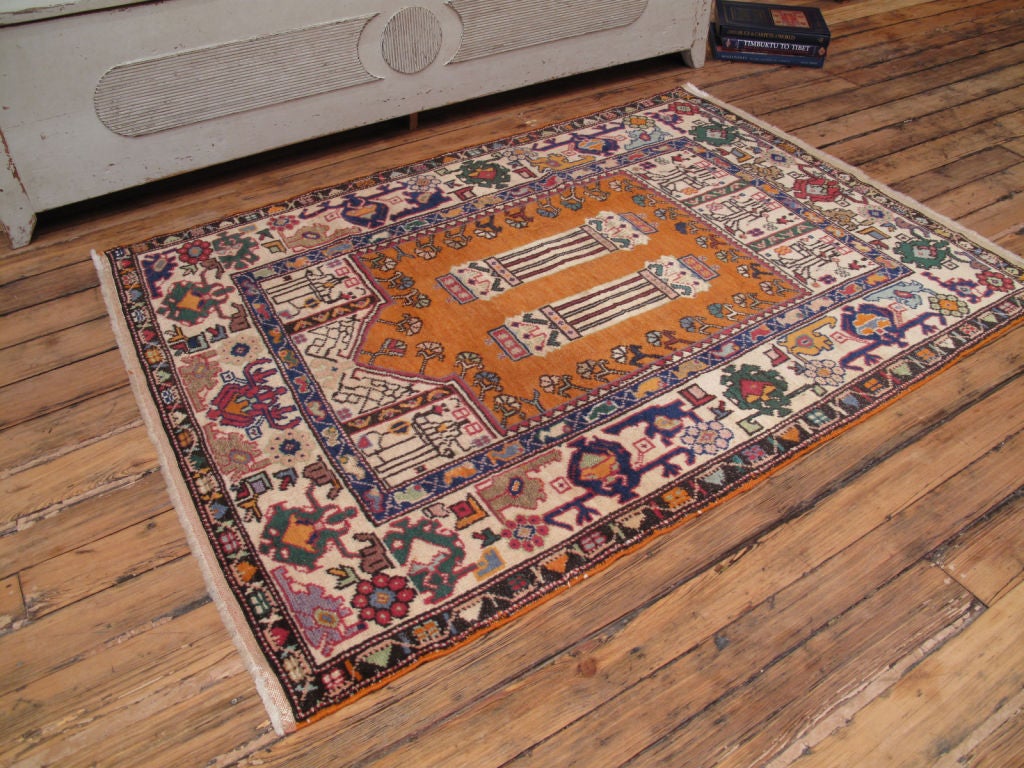 Ghiordes Prayer rug. A funky vintage rug from the prolific Ghiordes/Oushak region in Western Turkey.