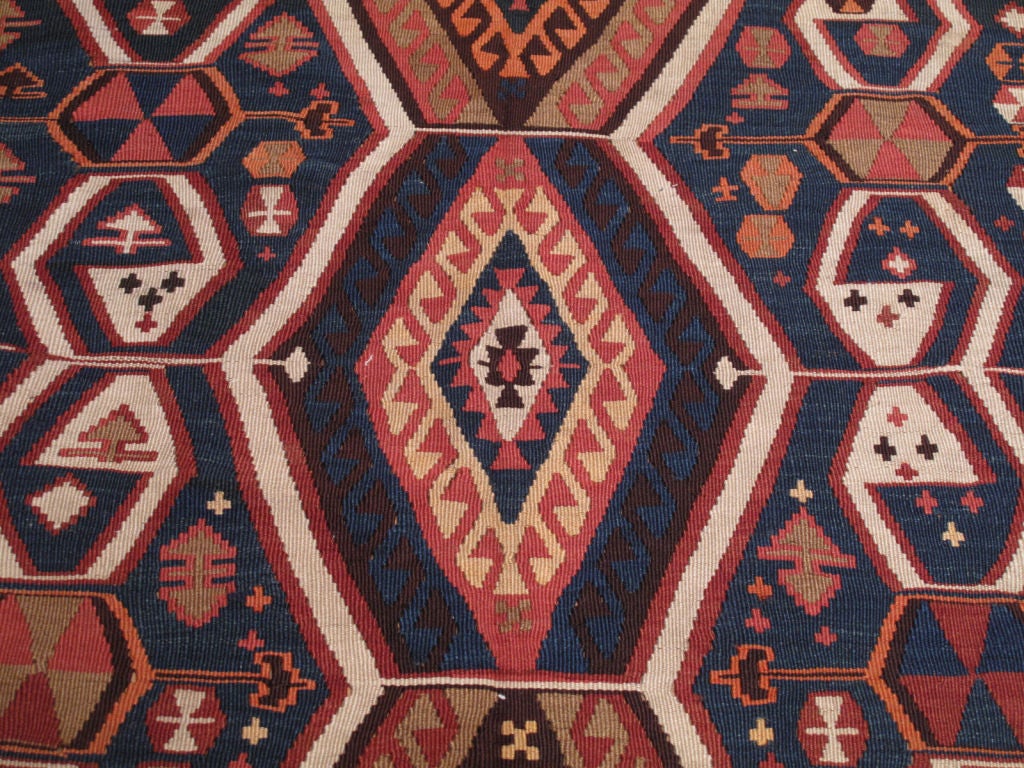 Antique Kagizman Kilim Rug In Good Condition For Sale In New York, NY