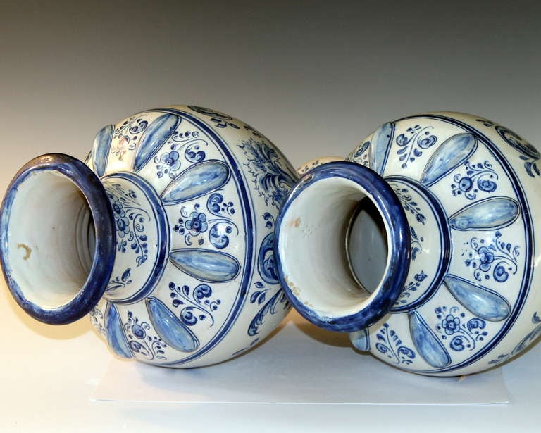 spanish blue and white pottery