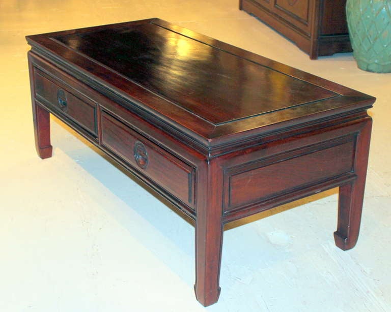 Vintage Chinese Hardwood Rosewood Coffee Low Long Table In Excellent Condition In Wilton, CT