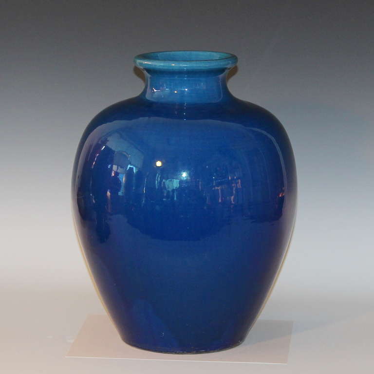 Large Kyoto pottery vase in swelling form with substantial everted mouthrim, circa 1910. Measures: 14 1/2