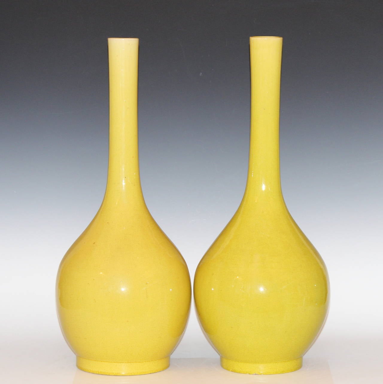 Large pair of antique Kyoto Pottery point bottle vases in striking, translucent, acid yellow crackle glaze, circa 1910. 22