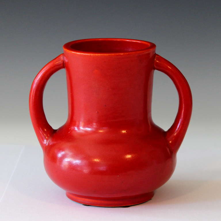 Vintage Awaji Pottery vase in bright red monochrome glaze, circa 1930. 6