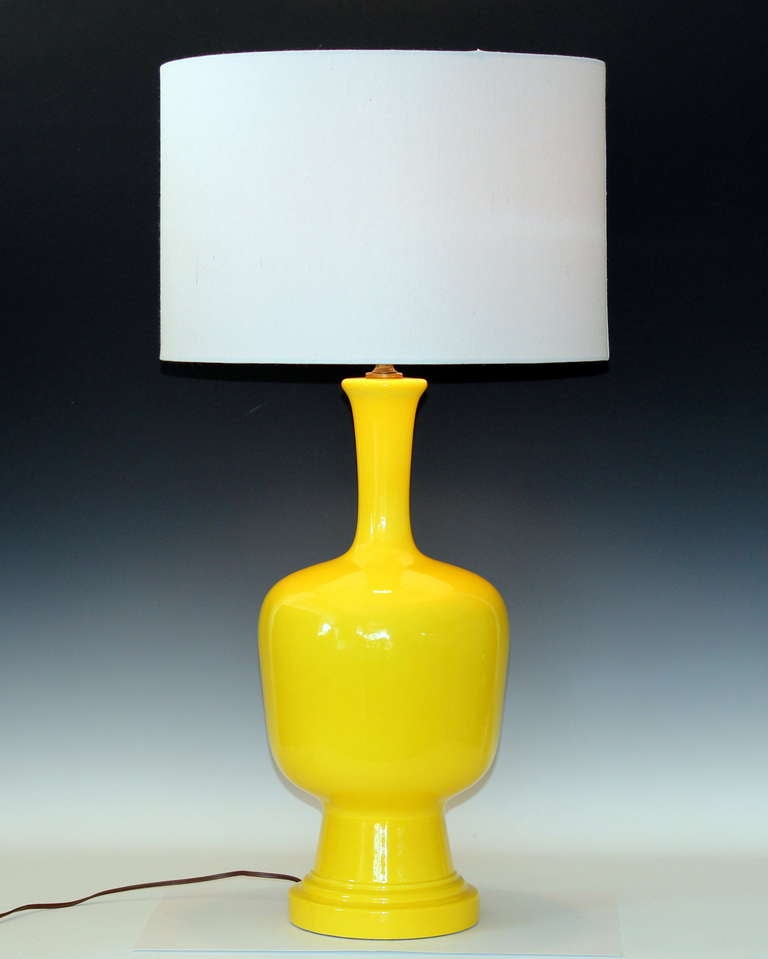 Vintage art pottery lamp, circa 1960s, in pleasant modernist form and atomic yellow glaze. Unmarked, unsure of origin, possibly Italian. Three-way switch. 32