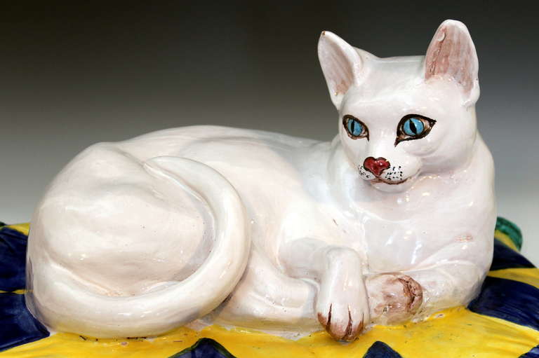 Vintage 1960s Italian Art Pottery Majolica Cat on Pillow 3