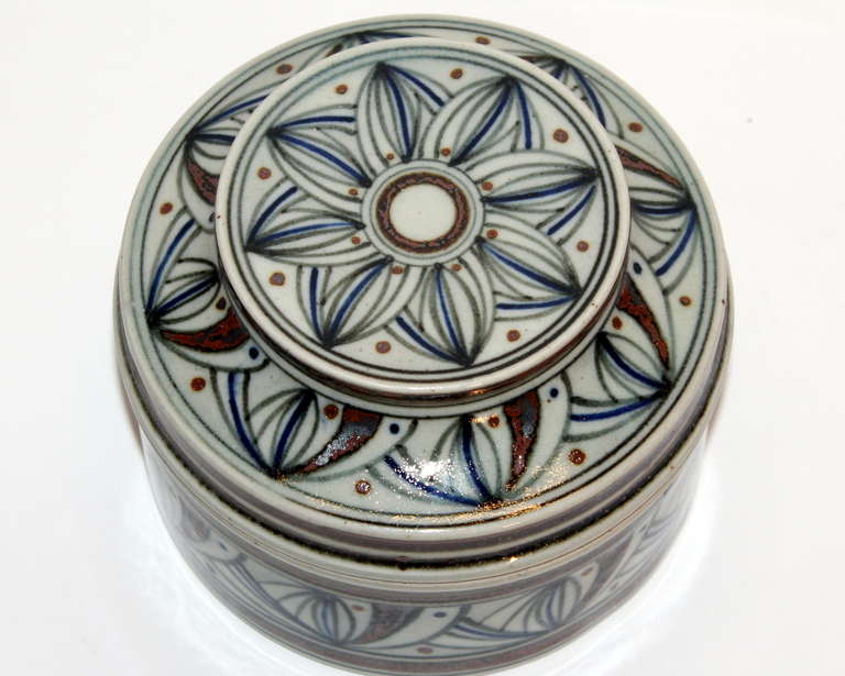 Vintage Korean Studio Porcelain Covered Jar In Excellent Condition For Sale In Wilton, CT