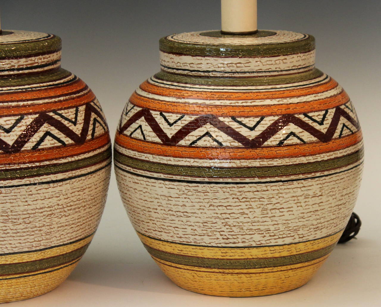 Pair of Vintage Bitossi Italian Art Pottery Navajo Tribal Lamps In Excellent Condition In Wilton, CT