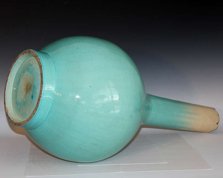 Grand vase bouteille Kyoto-Awaji en émail craquelé bleu ciel Excellent état - En vente à Wilton, CT