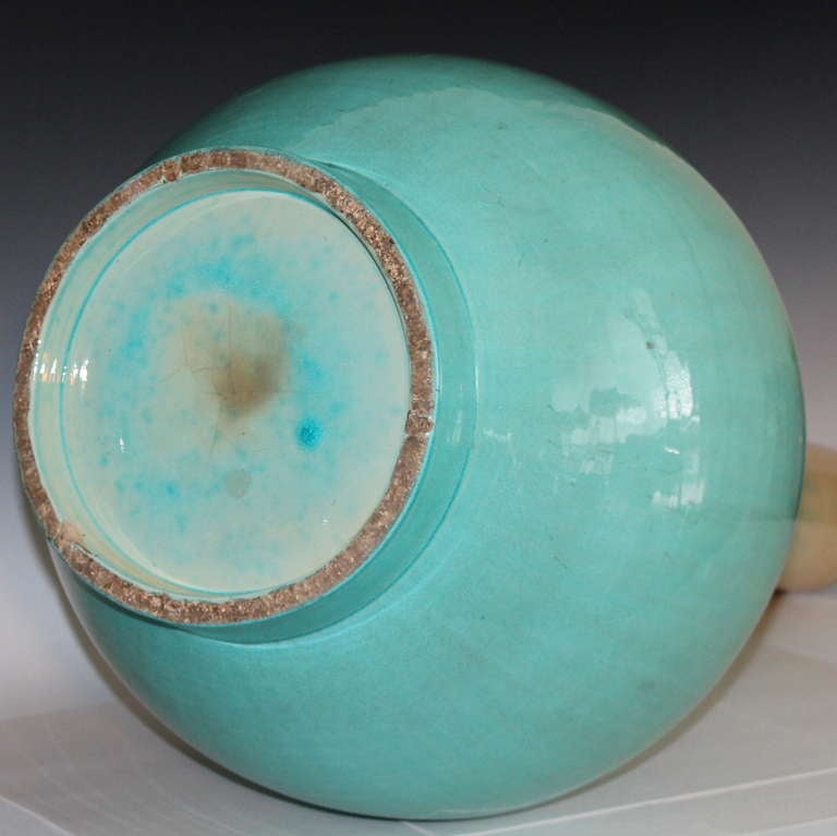 20ième siècle Grand vase bouteille Kyoto-Awaji en émail craquelé bleu ciel en vente