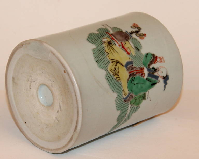 Antique Chinese Kangxi Porcelain Famille Verte Brush Pot Bitong In Distressed Condition In Wilton, CT