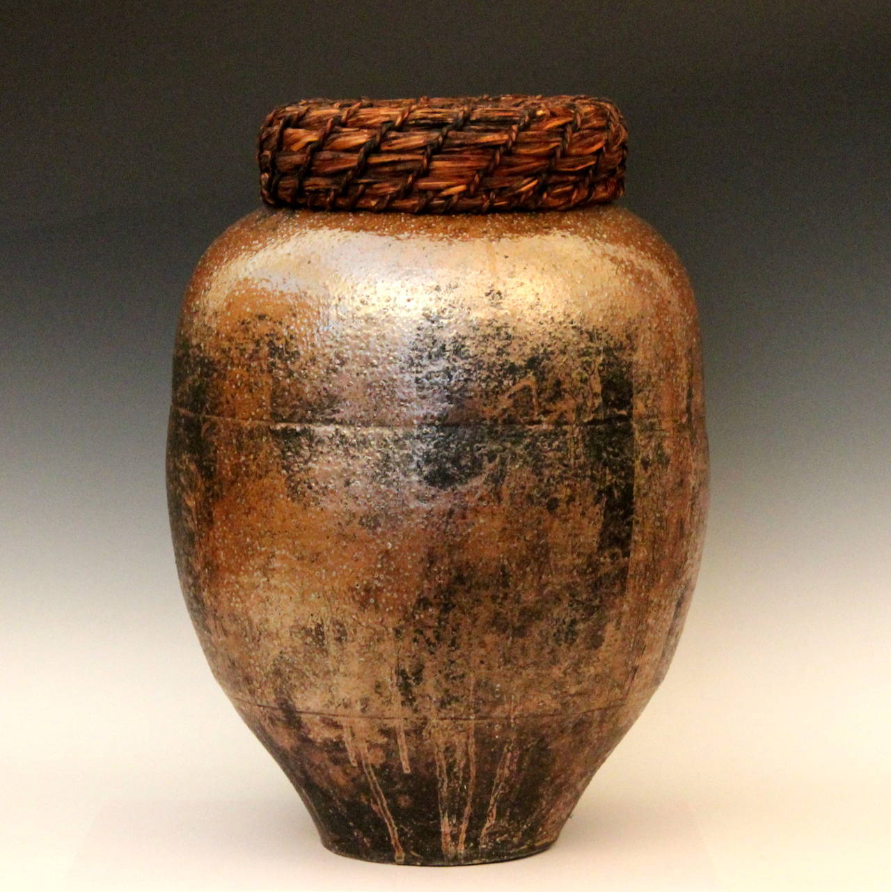 Antique large Shigaraki jar with brown and black ash glaze with great contrast and terrific wabi sabi feel, circa 1900. With old, maybe original, straw cover. 19