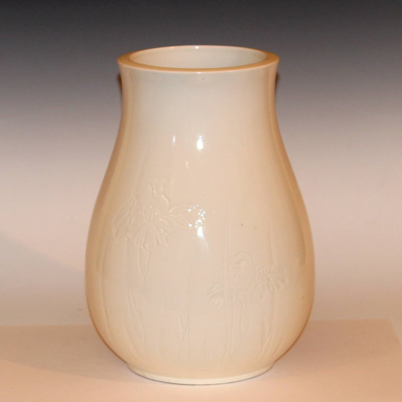 Antique Japanese carved studio Blanc de Chine porcelain vase, circa 1900. 12 1/4
