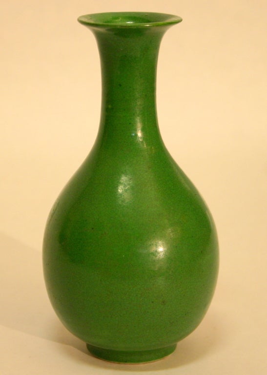 antique chinese crackle glaze vase