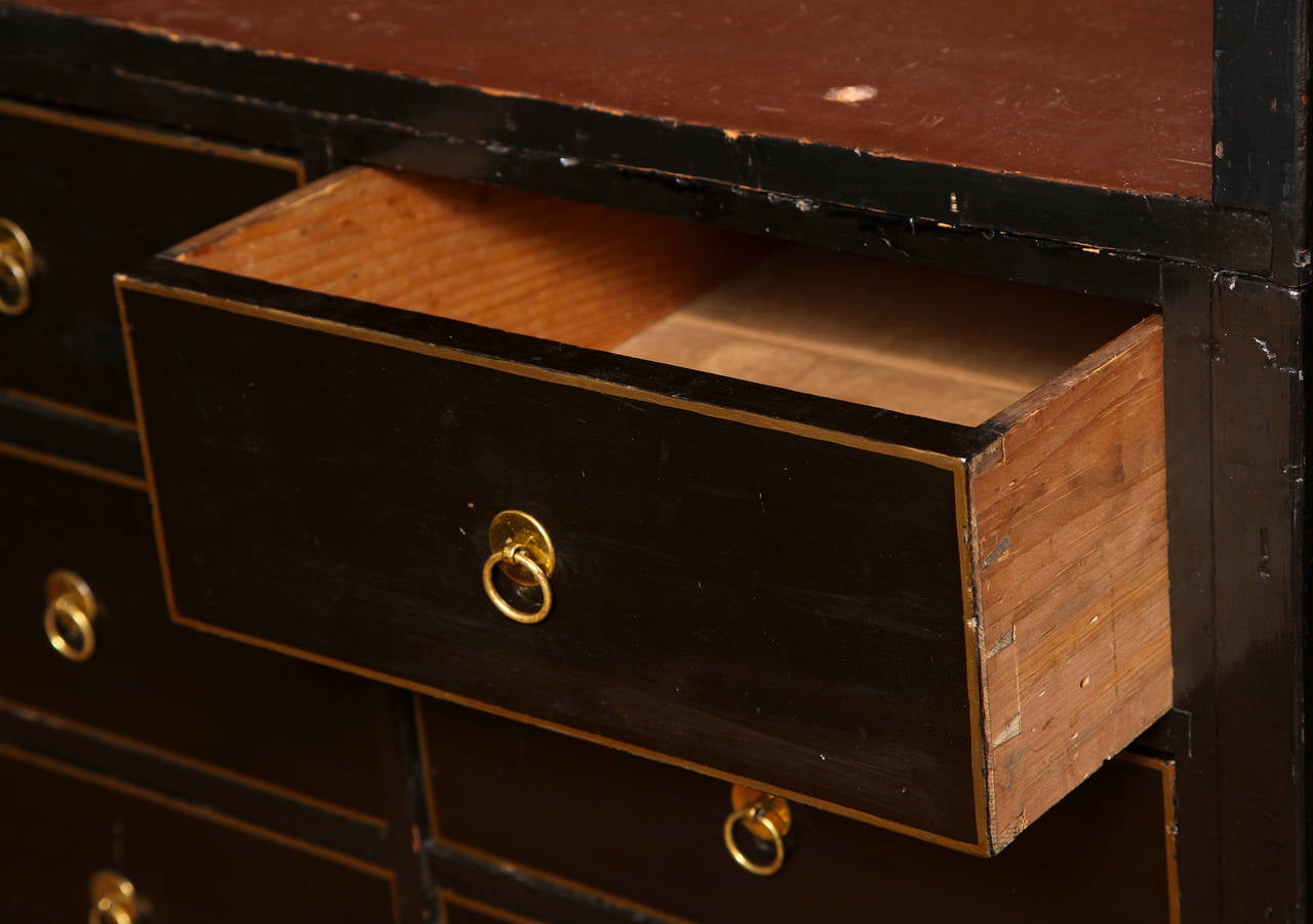 Queen Anne Period Antique Japanned Wardrobe Cabinet. English, circa 1700 For Sale 1