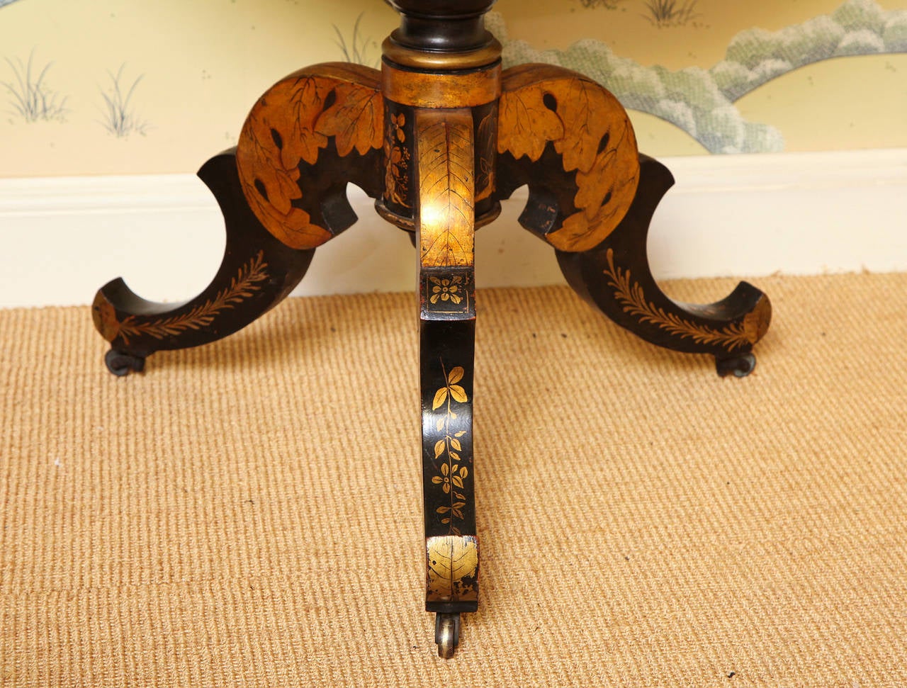 Japanned Chinoiserie Gilt Decorated Circular Tilt-Top Table, French, circa 1810 For Sale 1