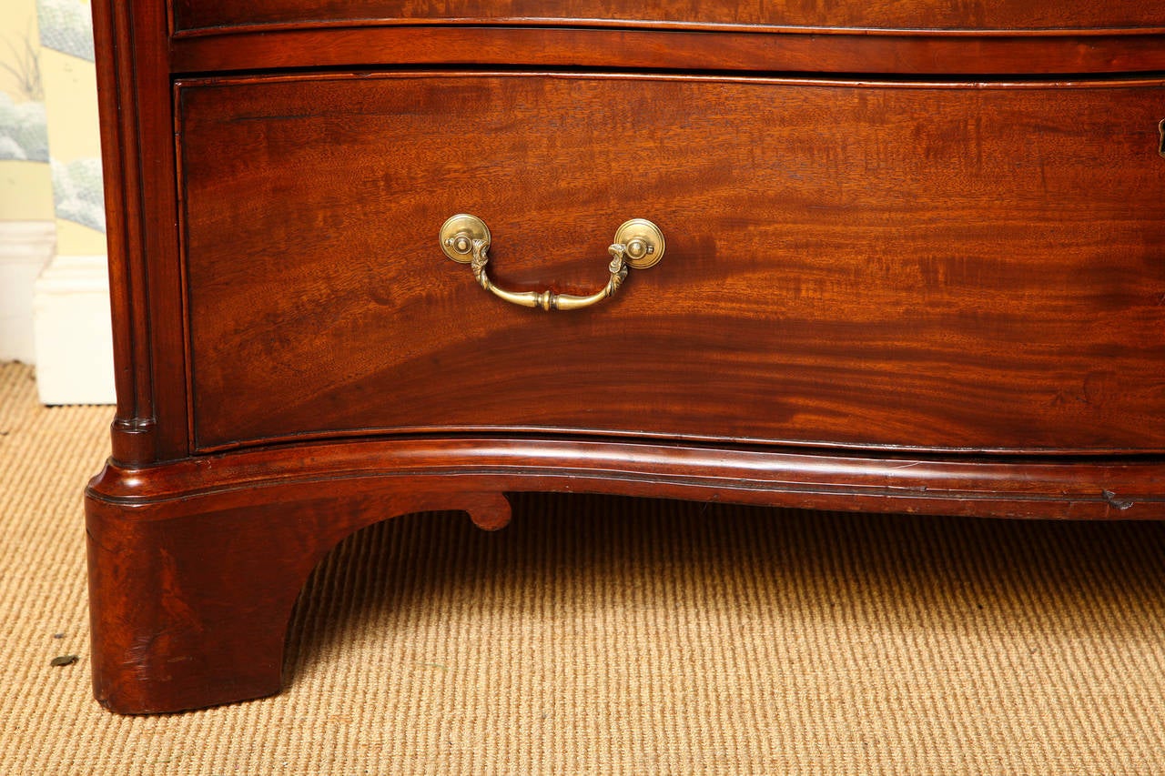 Chippendale Period Serpentine Mahogany Chest of Drawers, English, circa 1765 In Excellent Condition In New York, NY