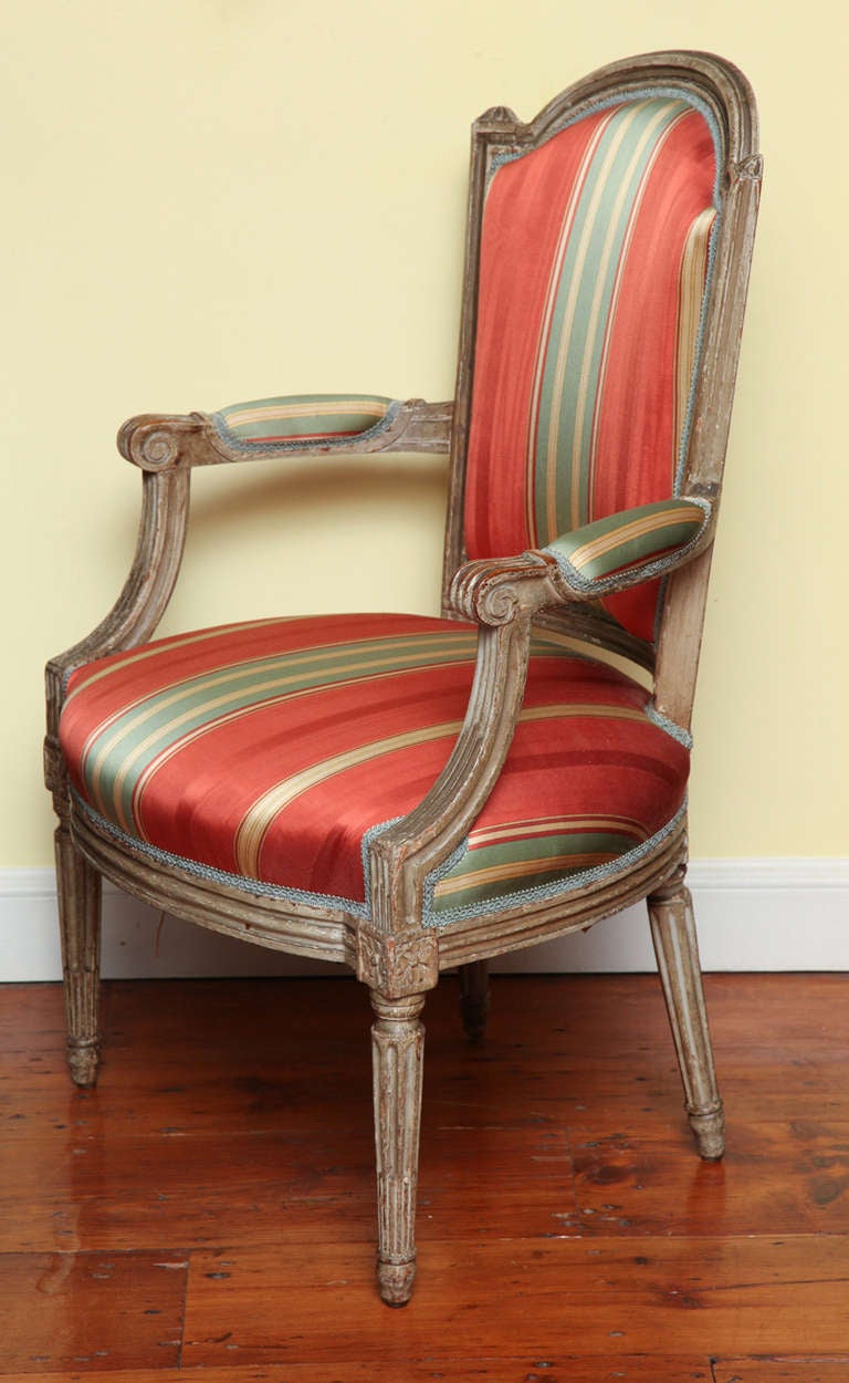 Set of Four Louis XVI Period Gray Painted Fauteuils, circa 1785 In Excellent Condition For Sale In New York, NY