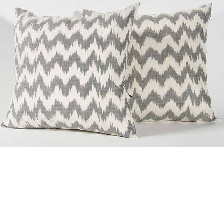 grey and white zig zag ikat patterned pillow from India.