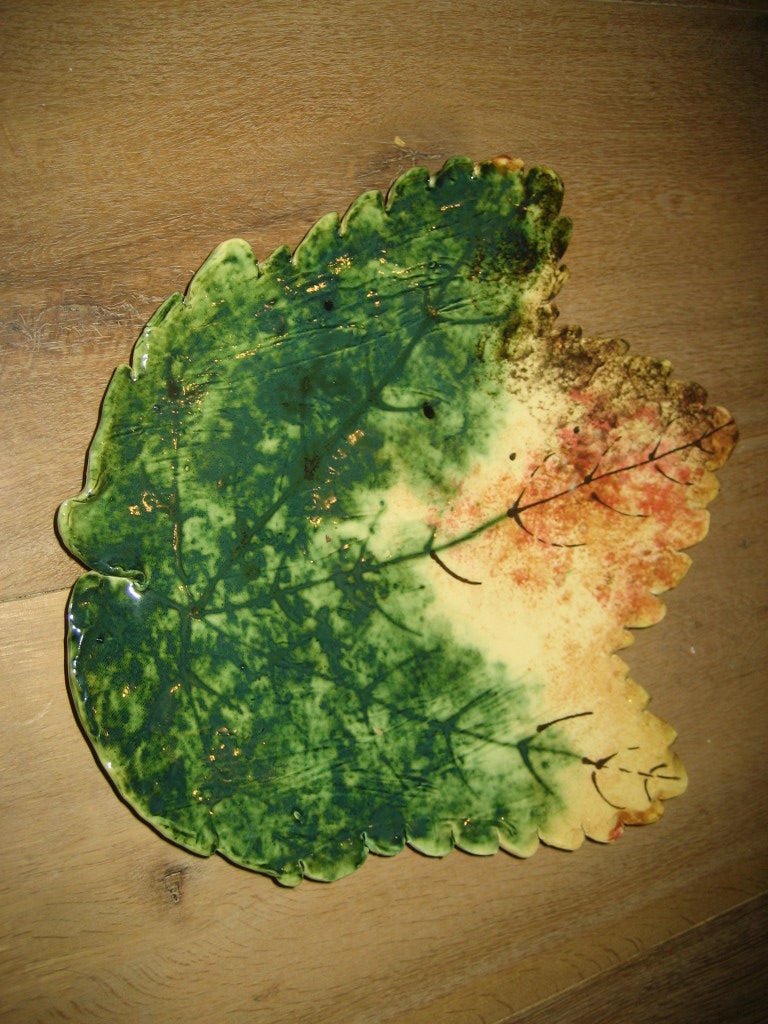 Beautiful decorative leaf plates. Available in two sizes. Price per plate.Large: $480 Small: $255.