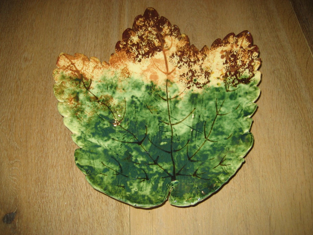 Glazed Ceramic Leaf Plates In Excellent Condition For Sale In West Hollywood, CA