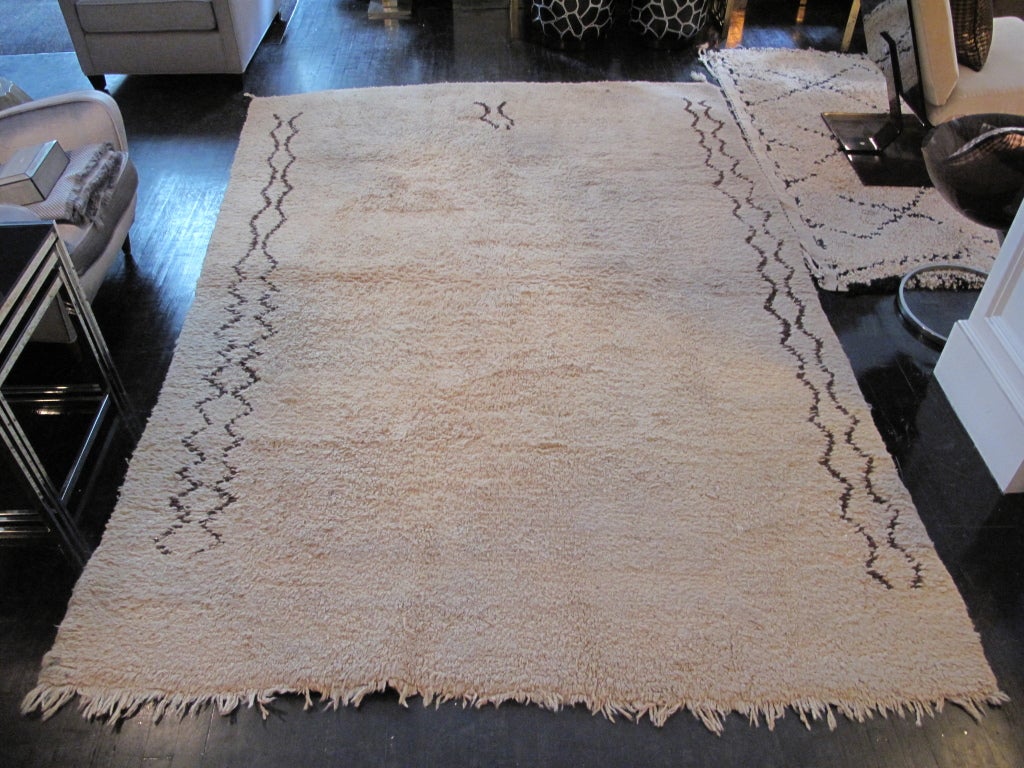 Vintage Moroccan 1950's Beni Ourian rug with open field and double wavy line border.