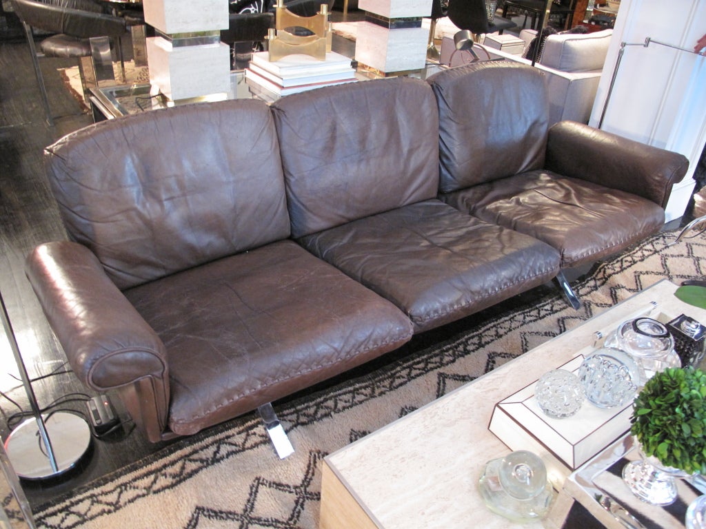 Vintage Swiss tobacco leather sofa with whip stitch detail on chrome legs, by De Sede.

As this piece may be in our off-site storage, please call ahead to schedule a viewing.