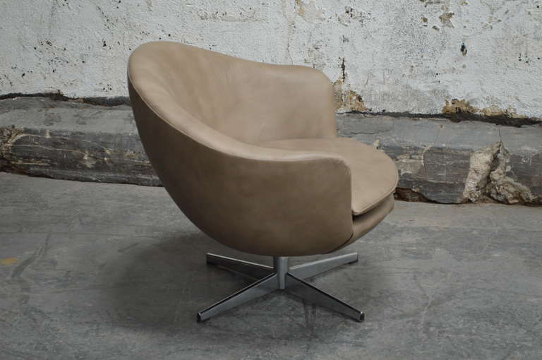 Mid-Century Modern Vintage Swedish Mid-Century Leather Swivel Arm Chair For Sale