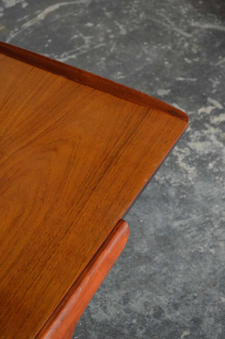 Table basse danoise Mid Century à rallonge aérodynamique Bon état - En vente à Atlanta, GA