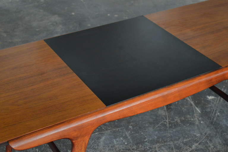 Milieu du XXe siècle Table basse danoise Mid Century à rallonge aérodynamique en vente