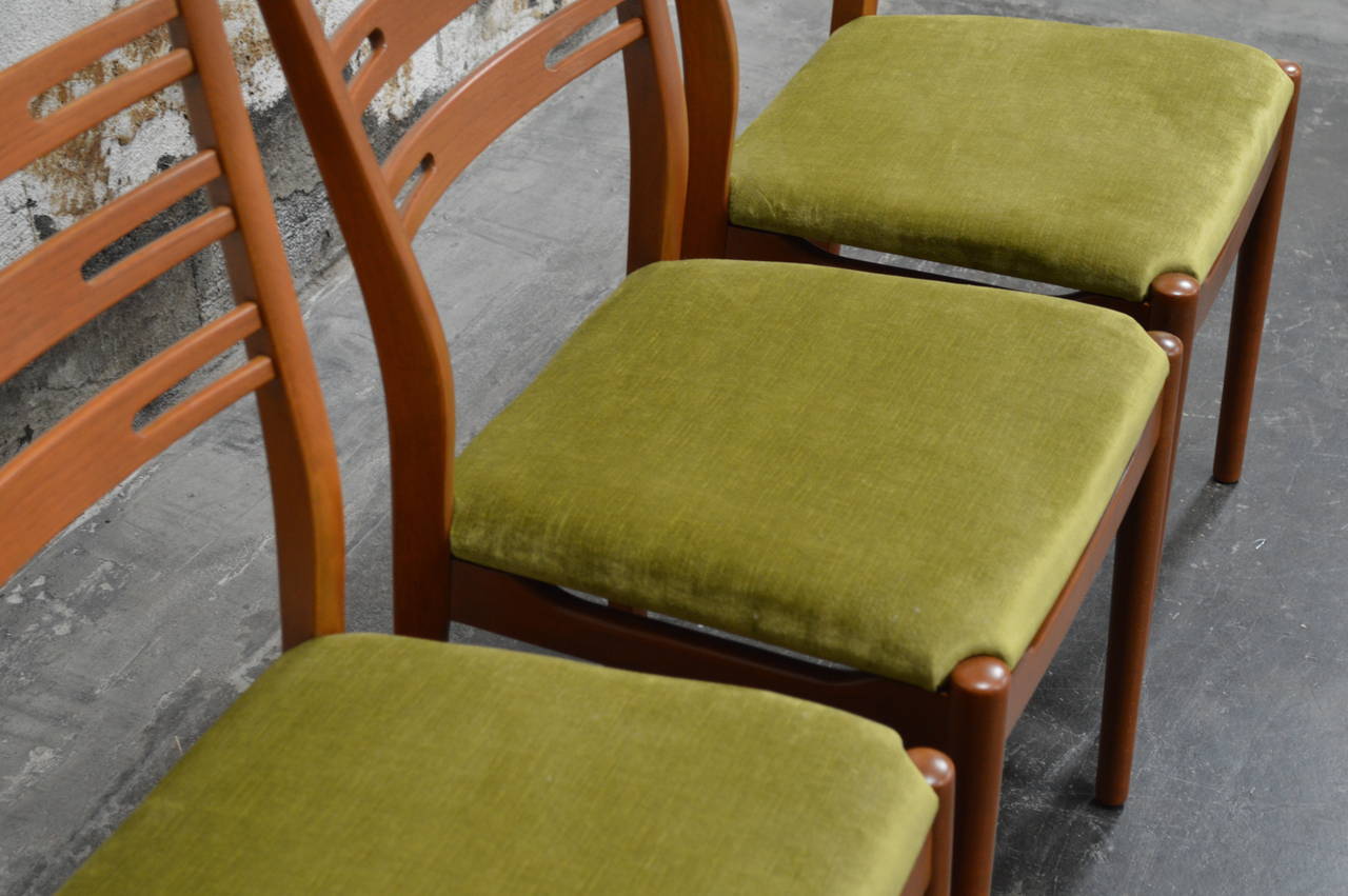 Set of Four Swedish Mid-Century Modern Teak Dining Chairs 3