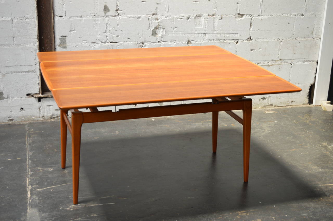 Swedish Mid-Century Expandable Adjustable Height Coffee Table In Excellent Condition In Atlanta, GA