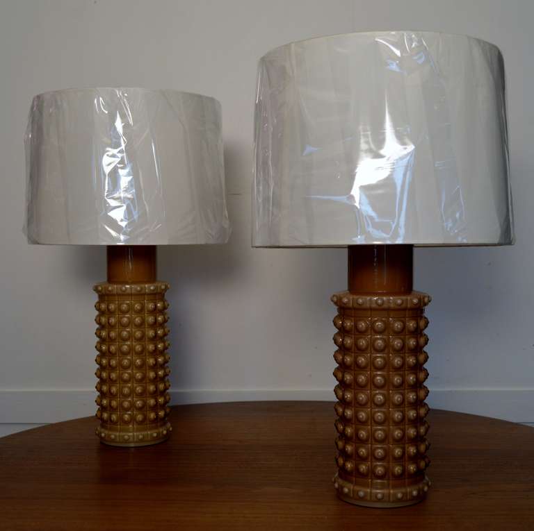 Mid Century Swedish Caramel Glass Table Lamp by Luxus For Sale 1