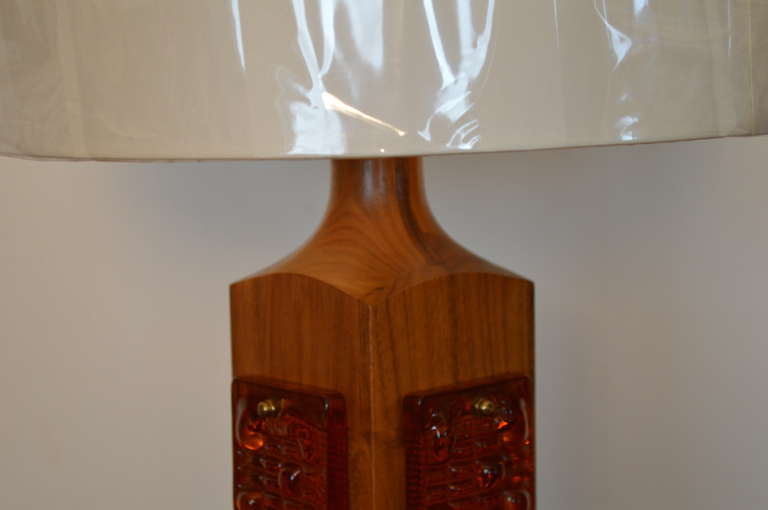 Mid Century Teak and Amber Glass Table Lamp For Sale 1